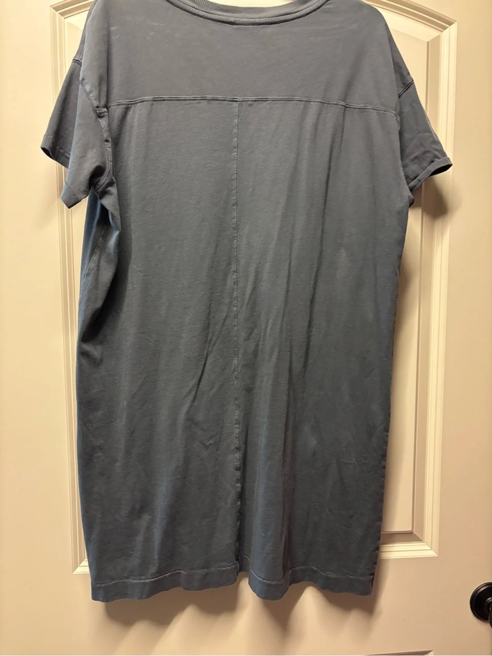 Old Navy Short Sleeve Pocket Tee in Washed gray - Large